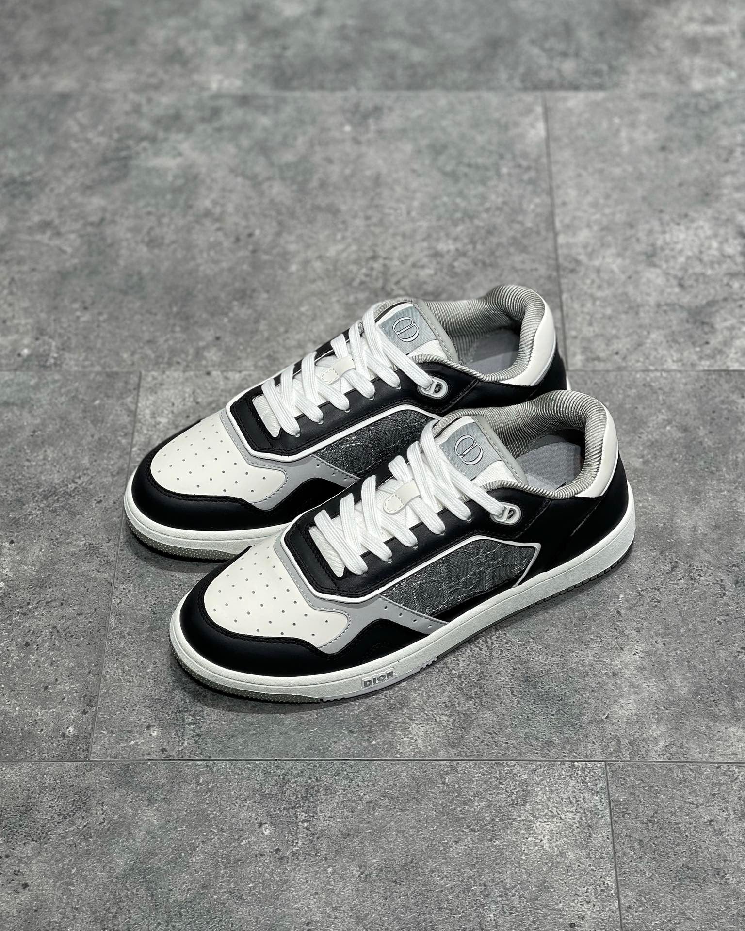 DIO Sneakers