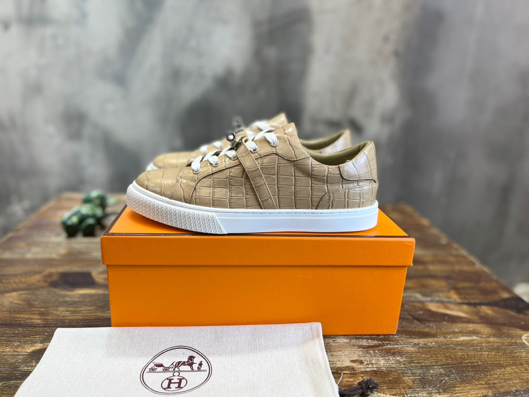 HERM Sneakers