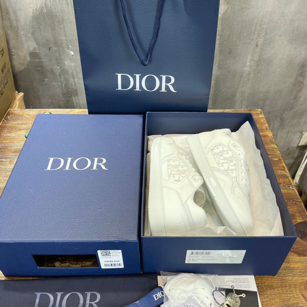 DIO Sneakers