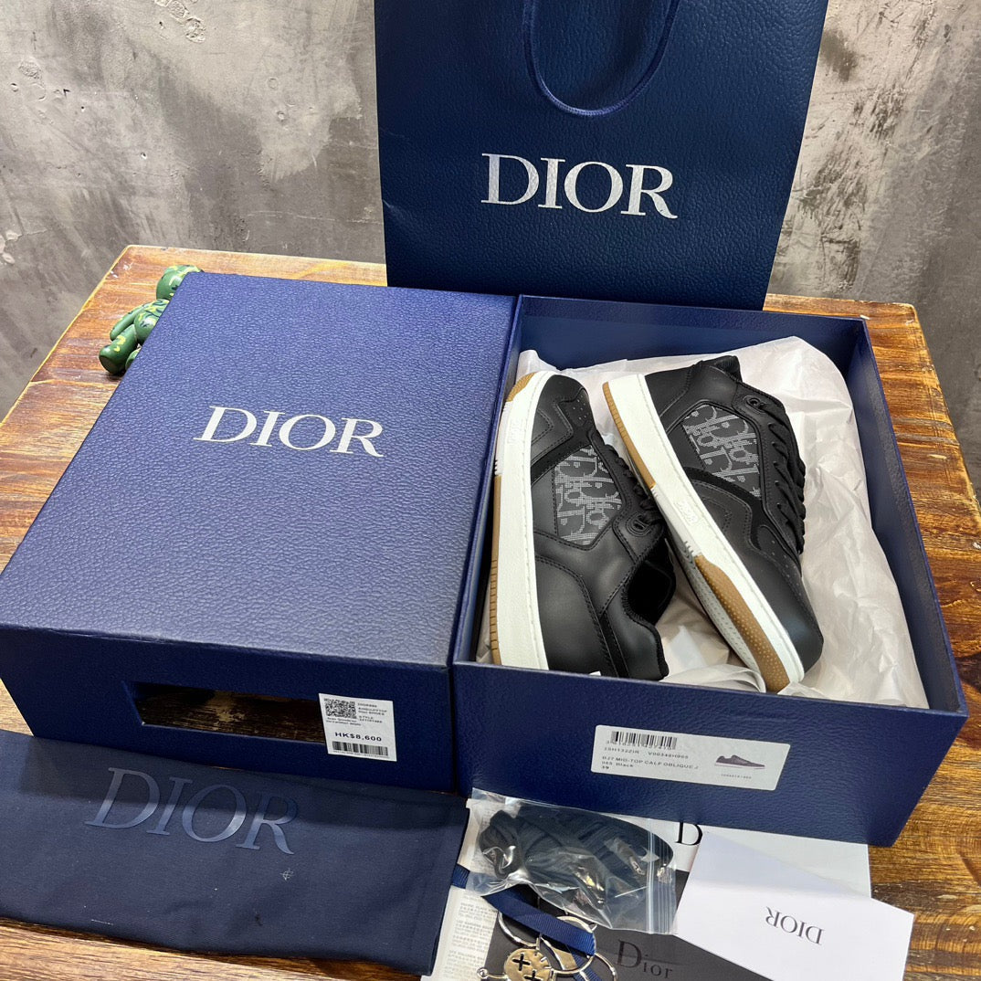 DIO Sneakers