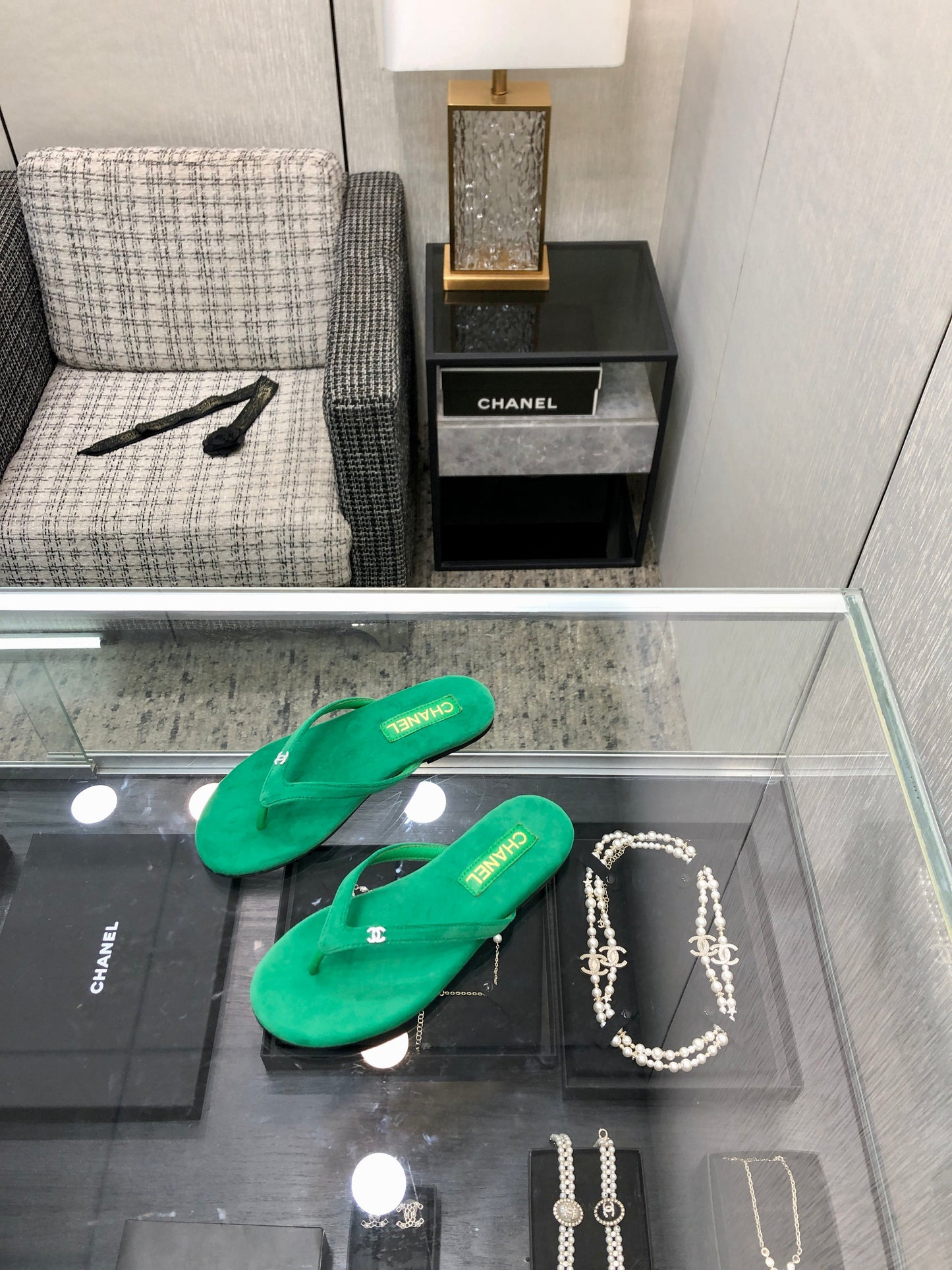THONG SLIDE IN EMERALD GREEN SUEDE