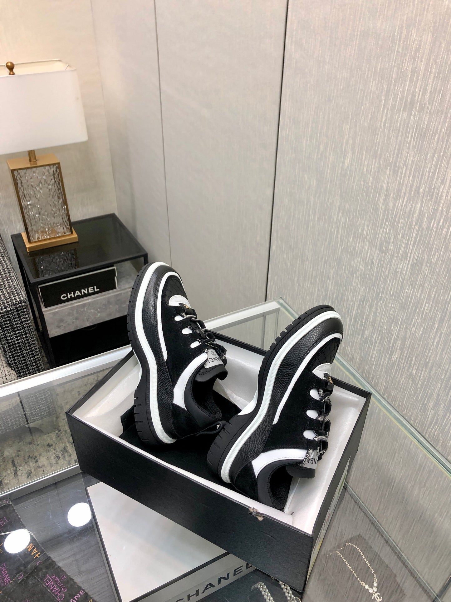 LOW TOP CASUAL SHOES IN BLACK MIX WHITE LAMBSKIN AND SUEDE