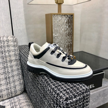 LOW TOP CASUAL SHOES IN BISQUE BEIGE LAMBSKIN AND SUEDE