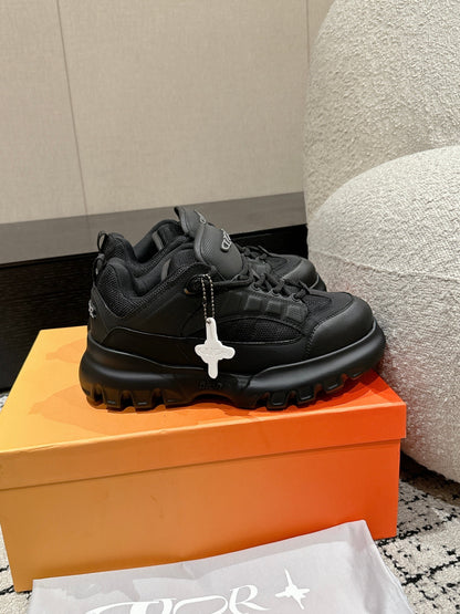 SNEAKER IN BLACK CALFSKIN AND BREATHABLE MESH 175308