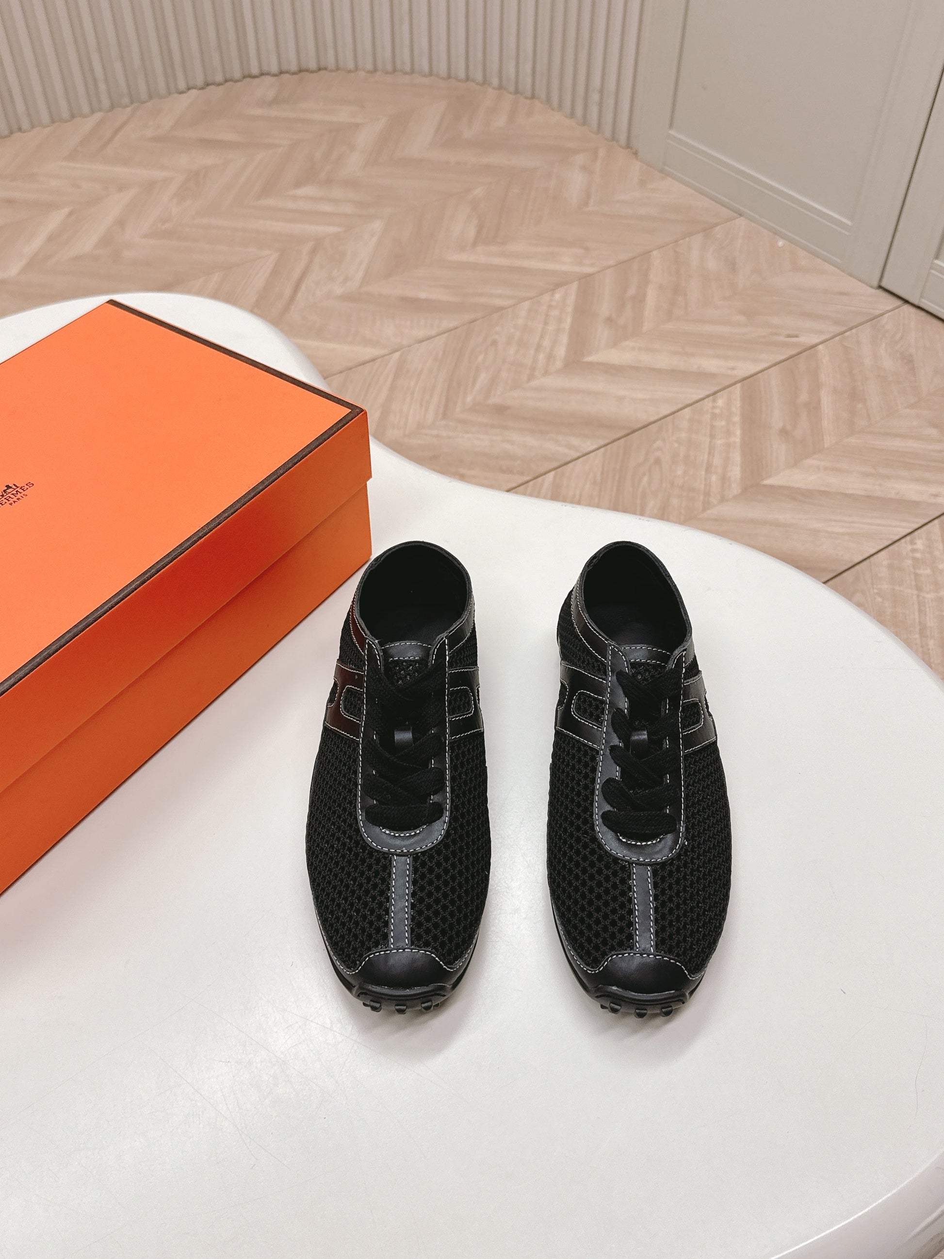 KIGA SNEAKER IN BLACK CROCHET KNIT AND CALFSKIN