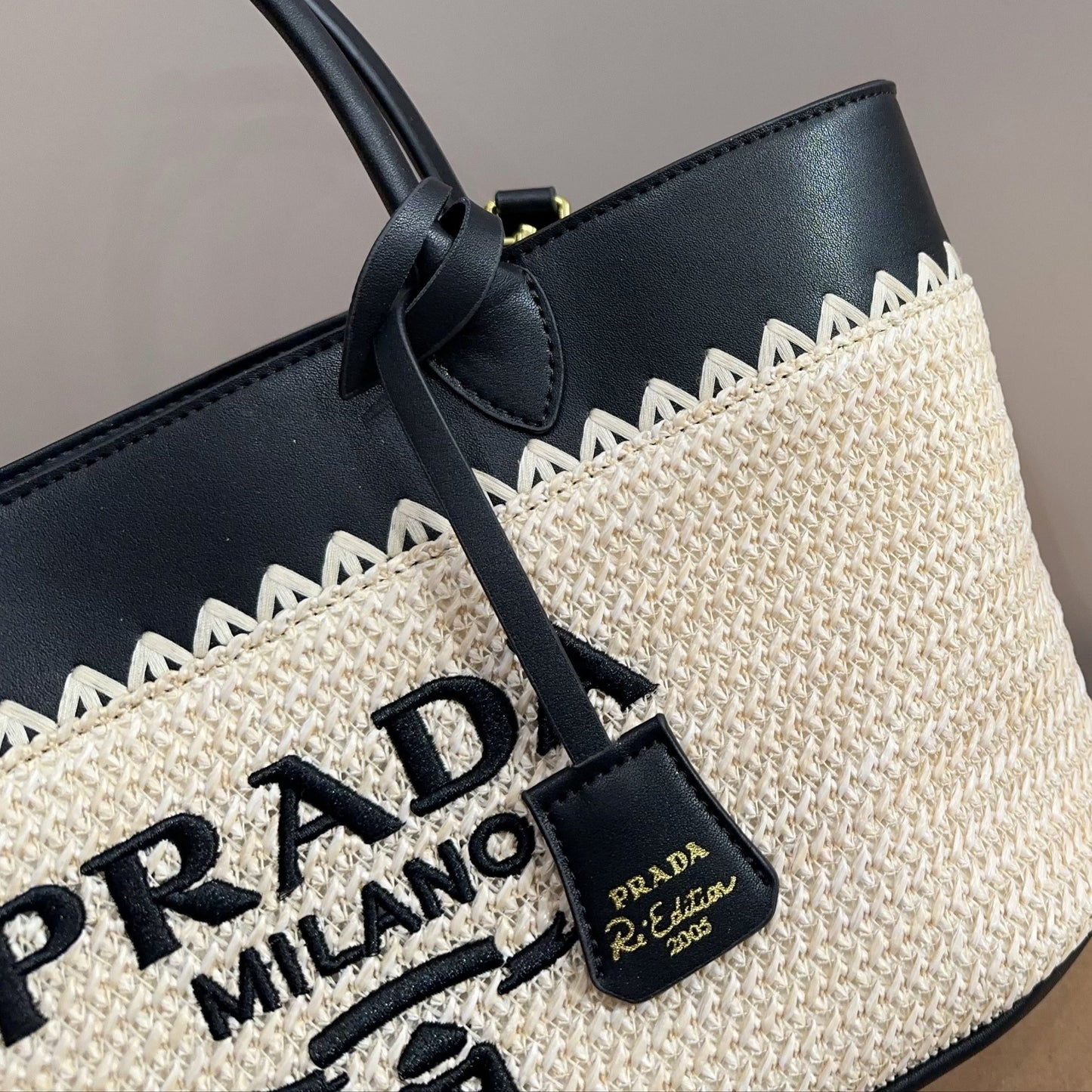 CROCHET TOTE BAG 28 IN BEIGE WOVEN RAFFIA WITH BLACK CALFSKIN STRAP