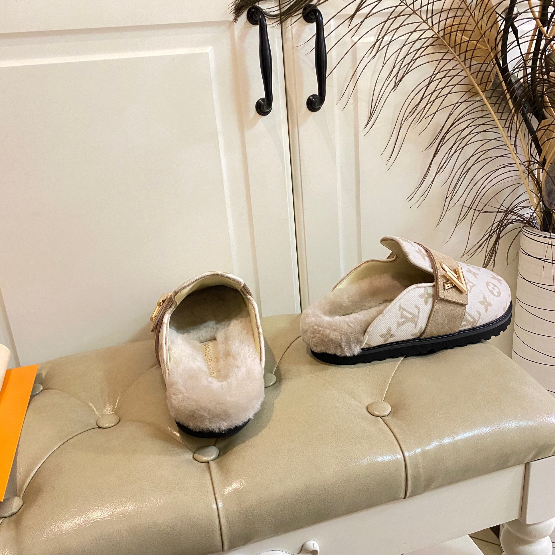 COSY FLAT COMFORT CLOG IN BEIGE MONOGRAM FABRIC AND SUEDE