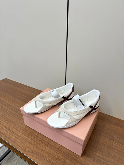 THONG SANDALS IN BEIGE SUEDE MIX WHITE TECH FABRIC