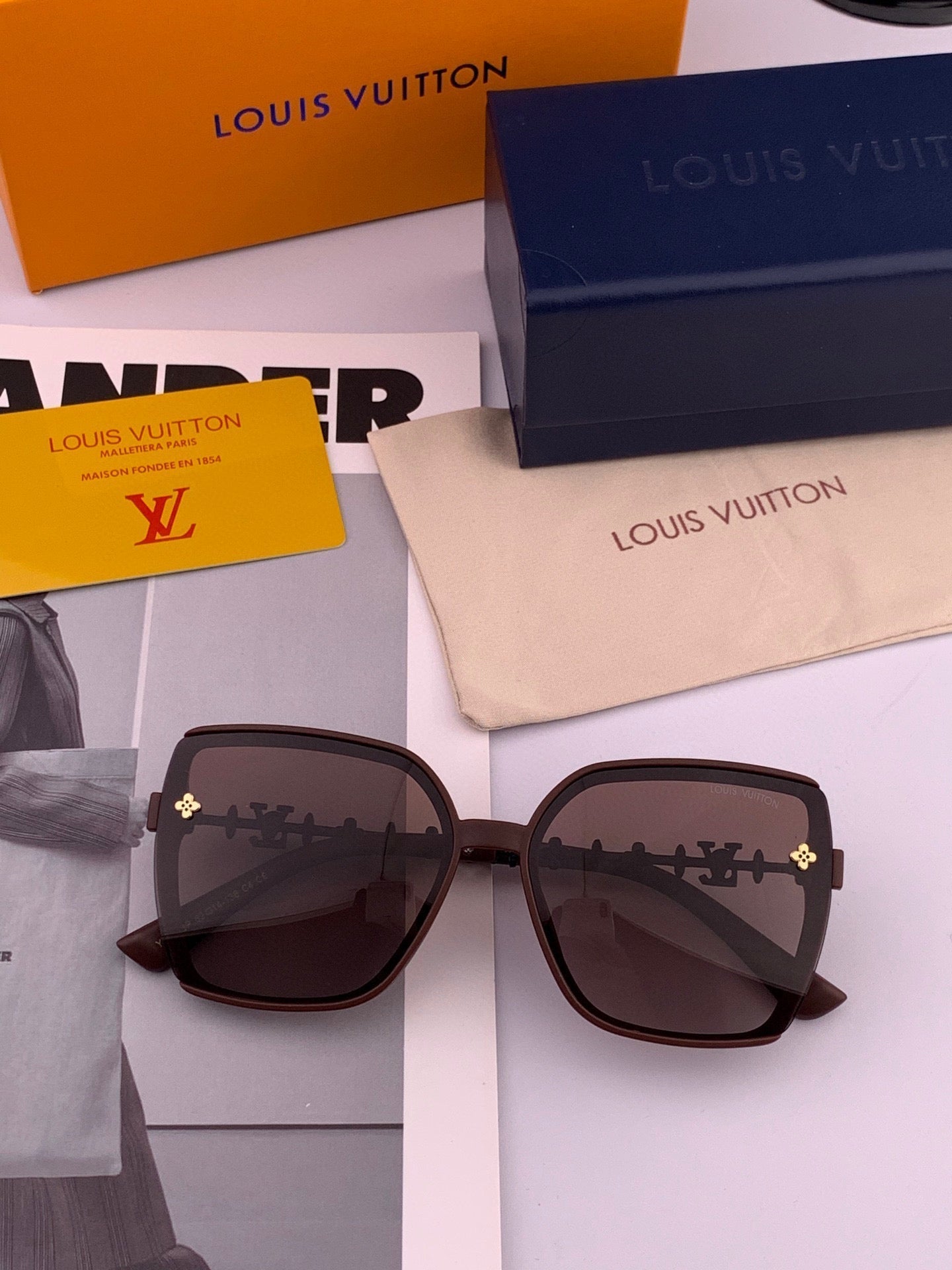 SQUARE SUNGLASSES L3992 IN ACETATE EMBOSSED LOGO