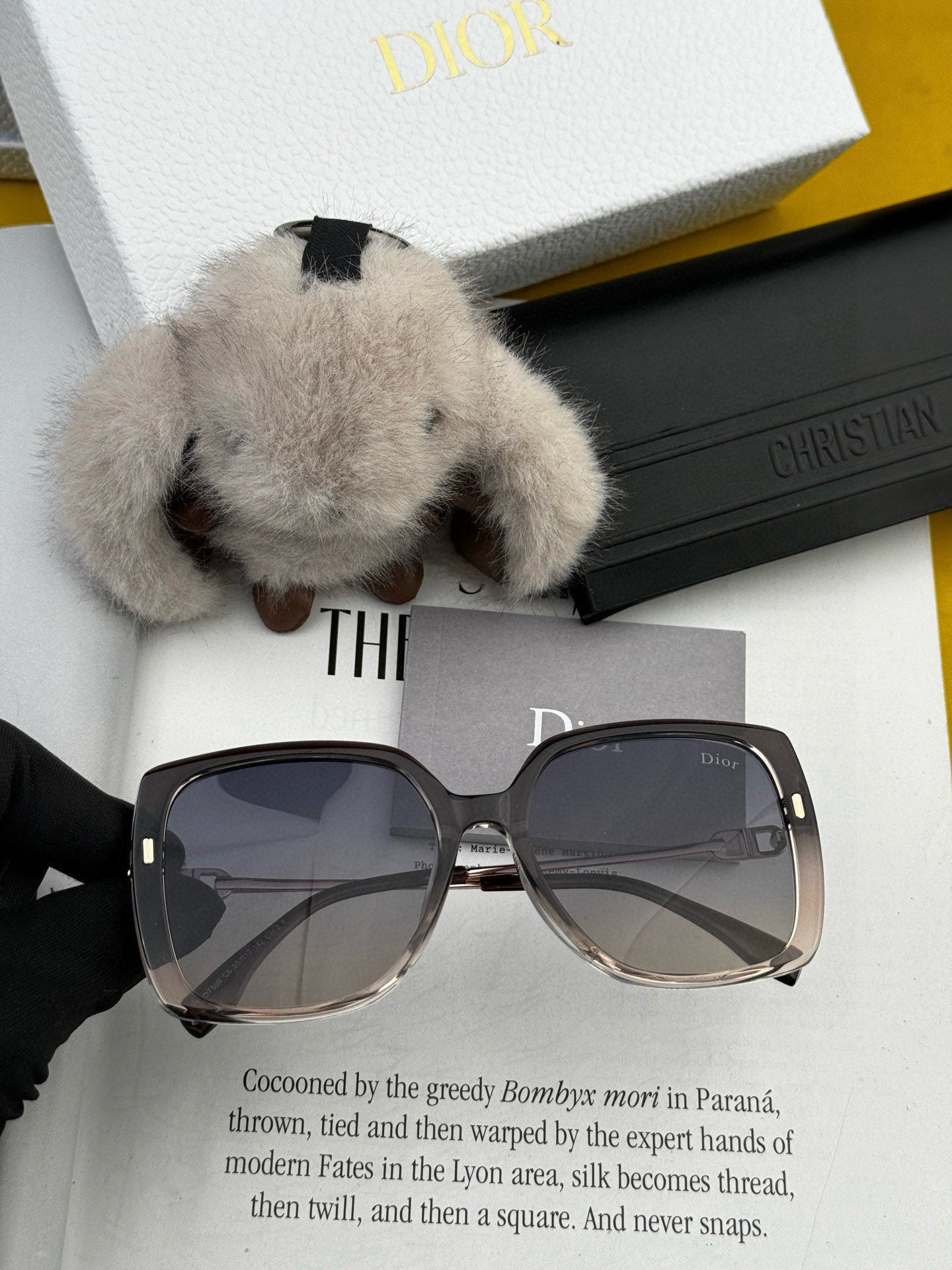 MONTAIGNE SUNGLASS CD9750 IN ACETATE