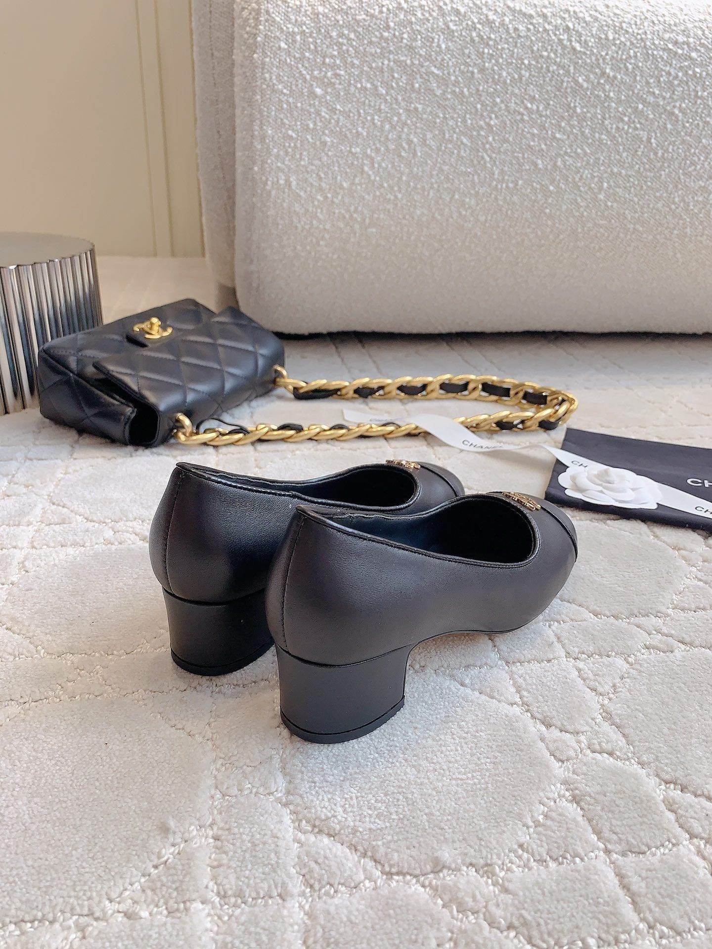PUMP ROUNG TOE IN BLACK SHEEPSKIN