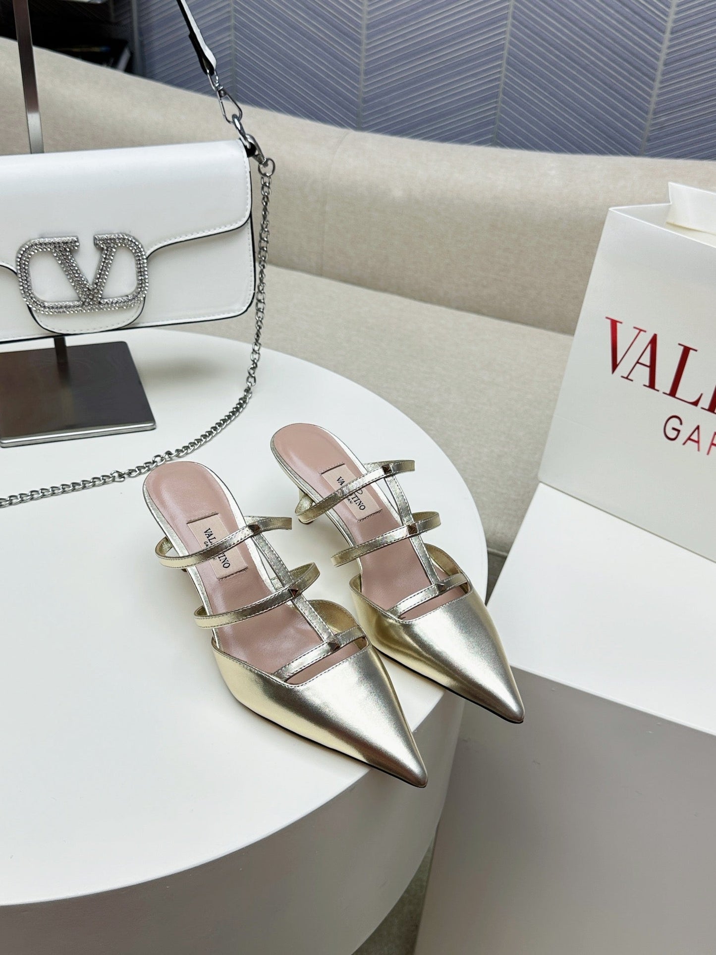 ROCKSTUD WISPY GOLD CALFSKIN MULE 60MM