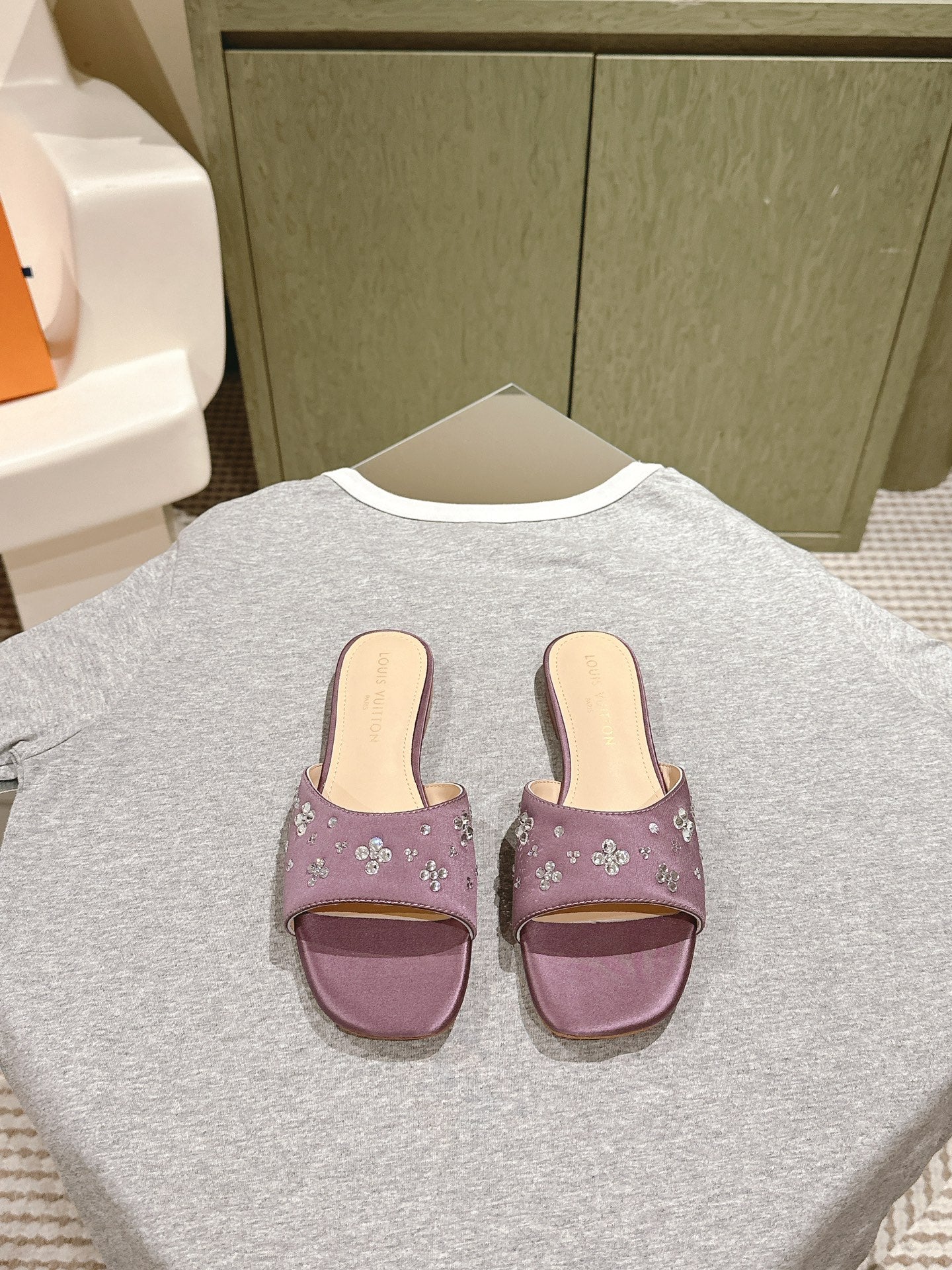 LV WOMEN FLAT MULE IN MAUVE PURPLE SATIN WITH RHINESTONE