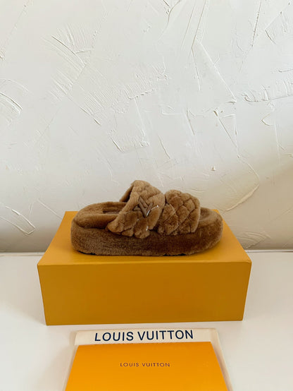 LV SUNSET PLATFORM COMFORT MULE IN CHOCOLATE BROWN SHEARLING