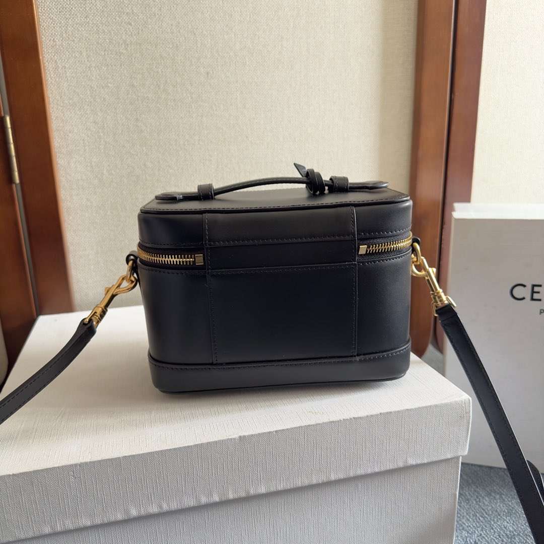 VANITY 18 IN BLACK SMOOTH CALFSKIN GOLD HARDWARE