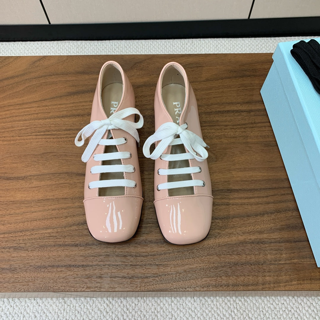 LACE-UP HIGH SHOES IN PALE PINK GLOSSY CALFSKIN