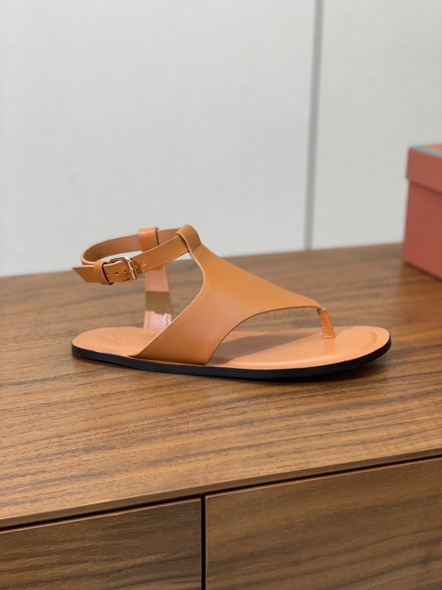 FLIP FLOPS SANDAL IN LIGHT BROWN CALFSKIN