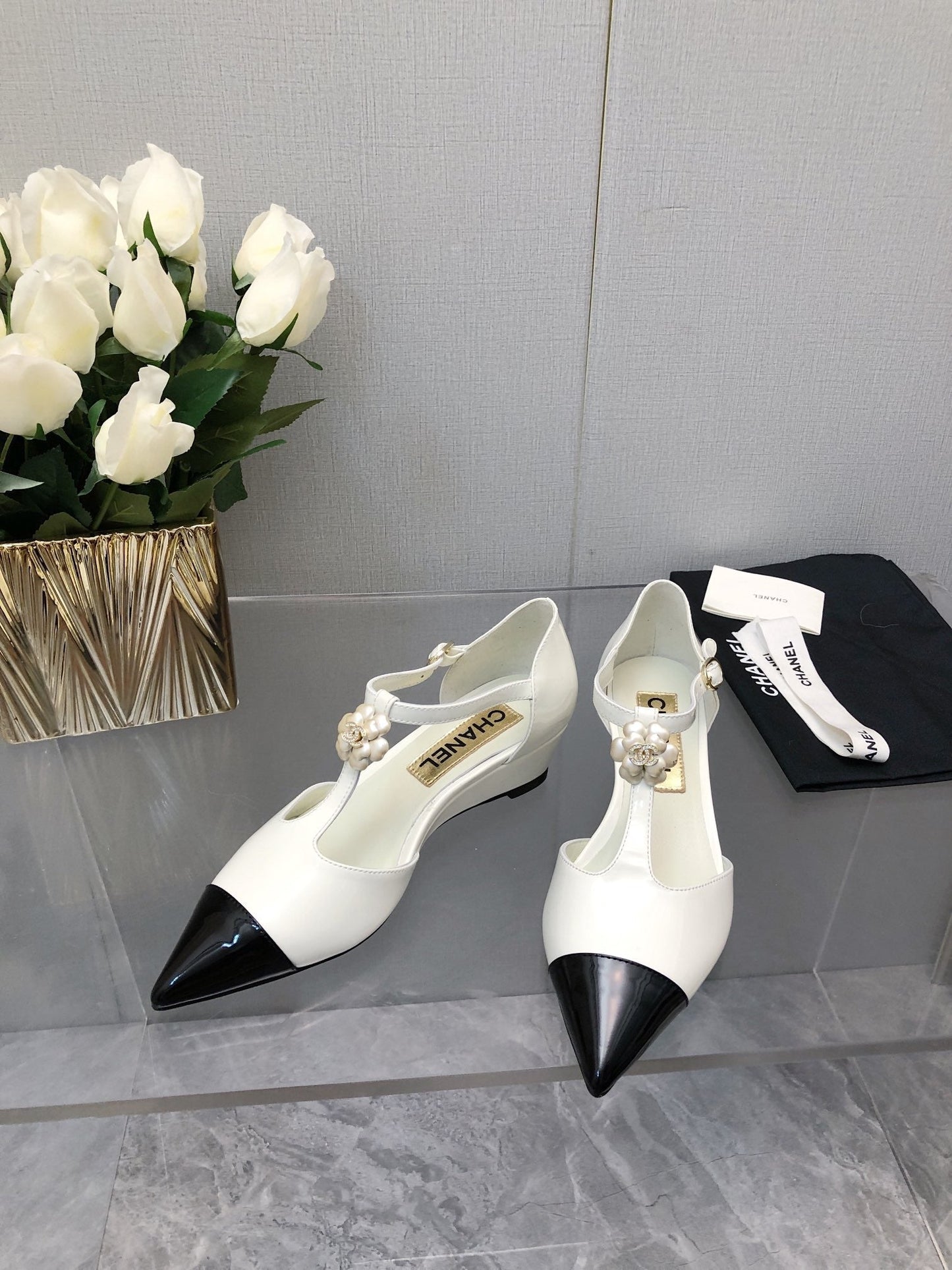 CAMELLIA CAP JANE SANDALS IN WHITE MIX BLACK LAMBSKIN