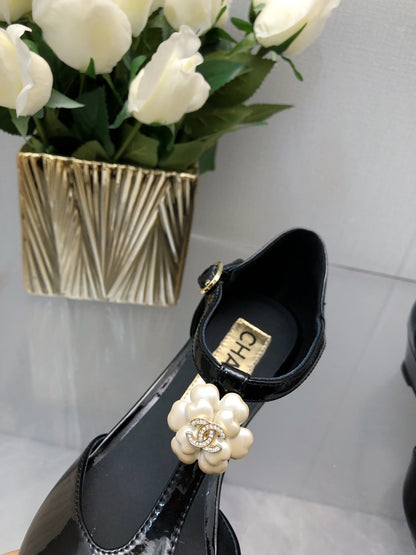 CAMELLIA CAP JANE SANDALS IN BLACK LAMBSKIN