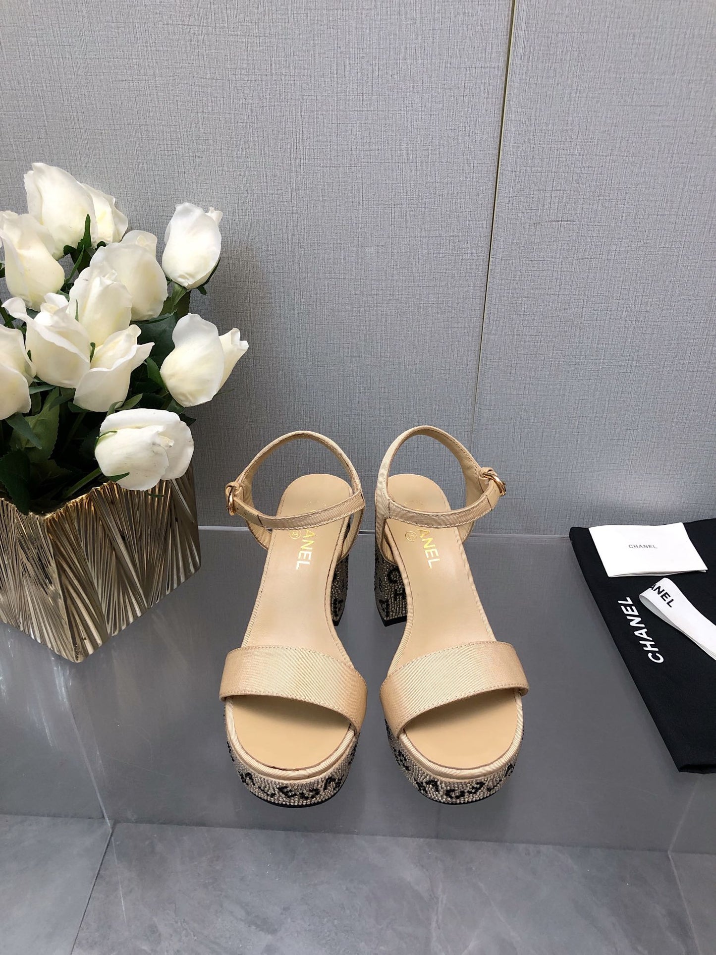 BLOCK HEEL WITH CRYSTAL 9 CM SANDAL IN SAND BROWN FABRIC