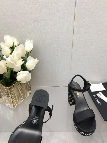 BLOCK HEEL WITH CRYSTAL 9 CM SANDAL IN BLACK FABRIC