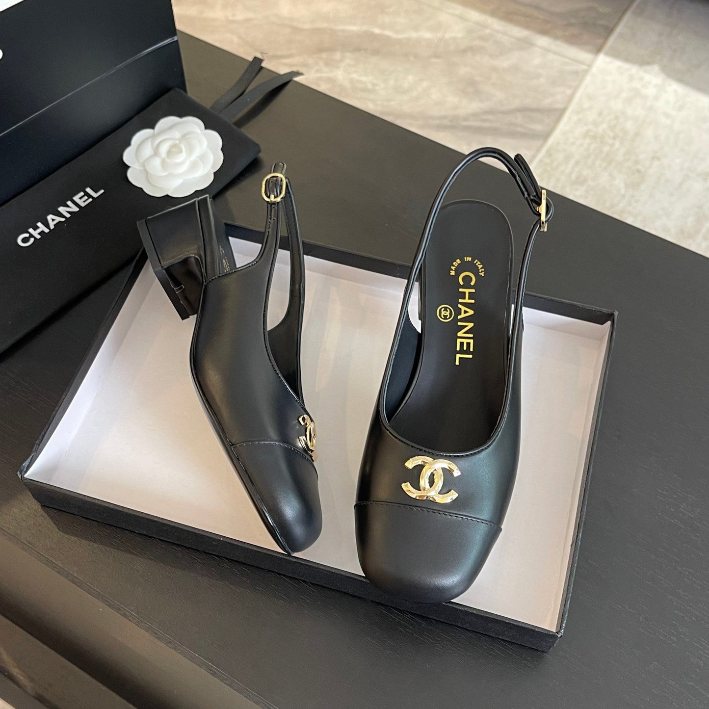 CC SLINGBACKS IN BLACK CALFSKIN