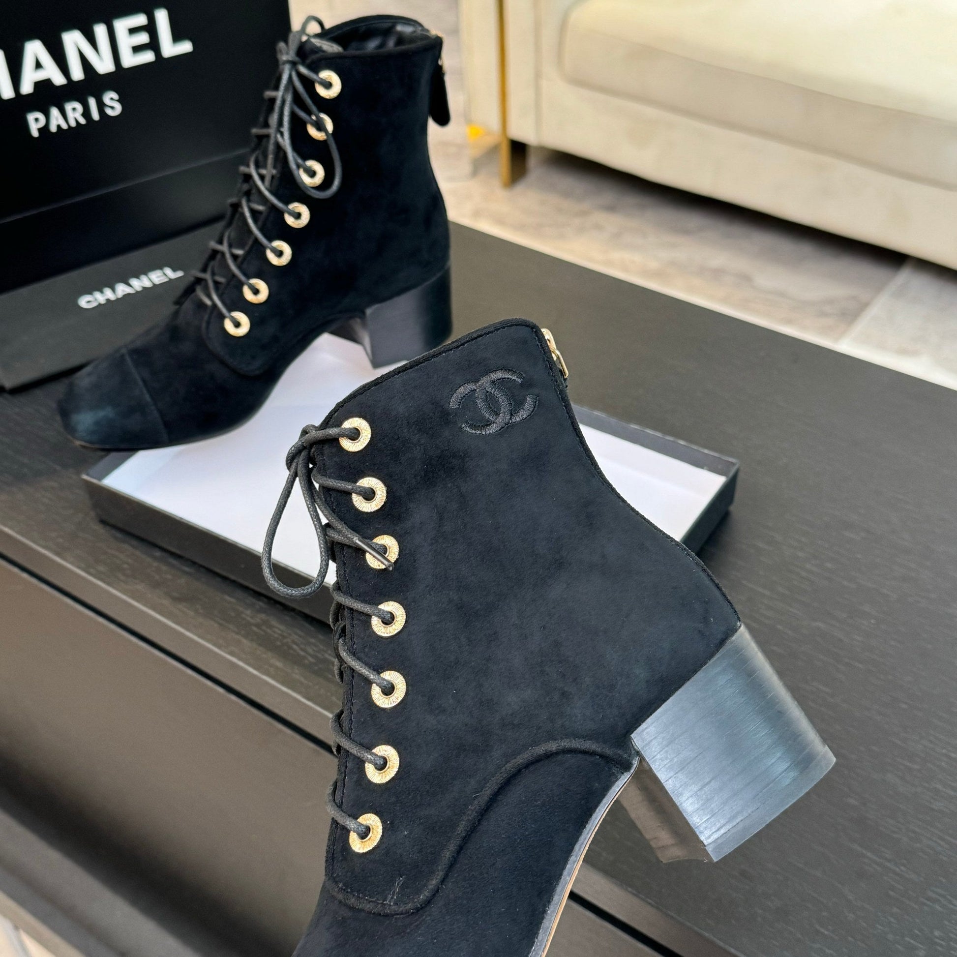 CC LACE-UP SHORT BOOTS IN BLACK SUEDE
