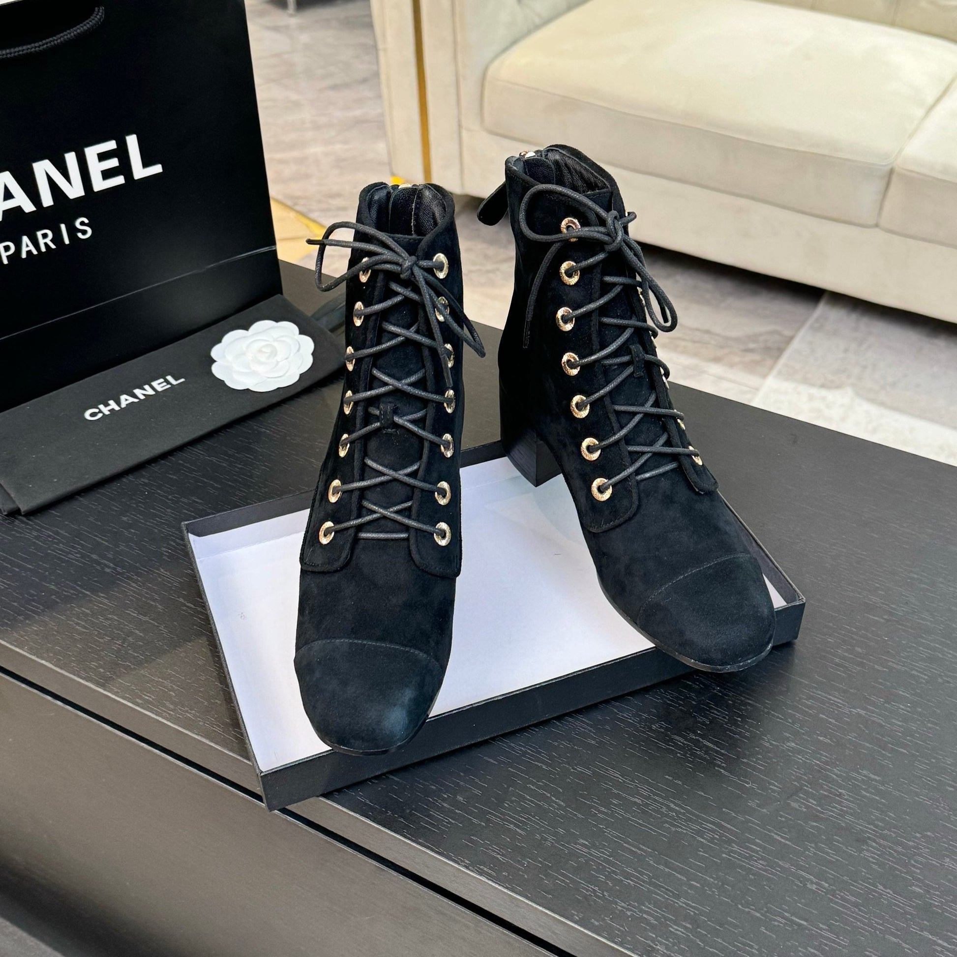 CC LACE-UP SHORT BOOTS IN BLACK SUEDE