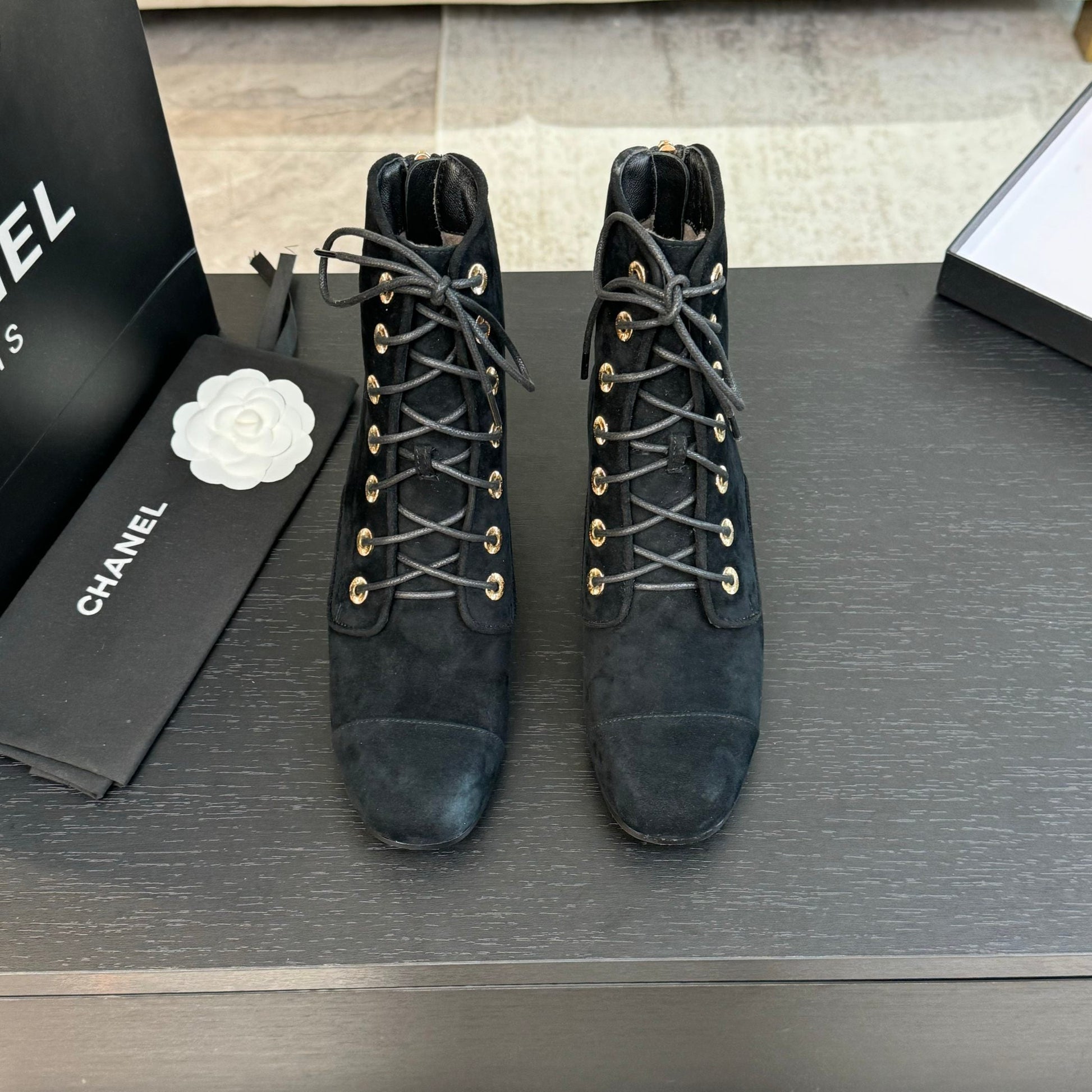 CC LACE-UP SHORT BOOTS IN BLACK SUEDE