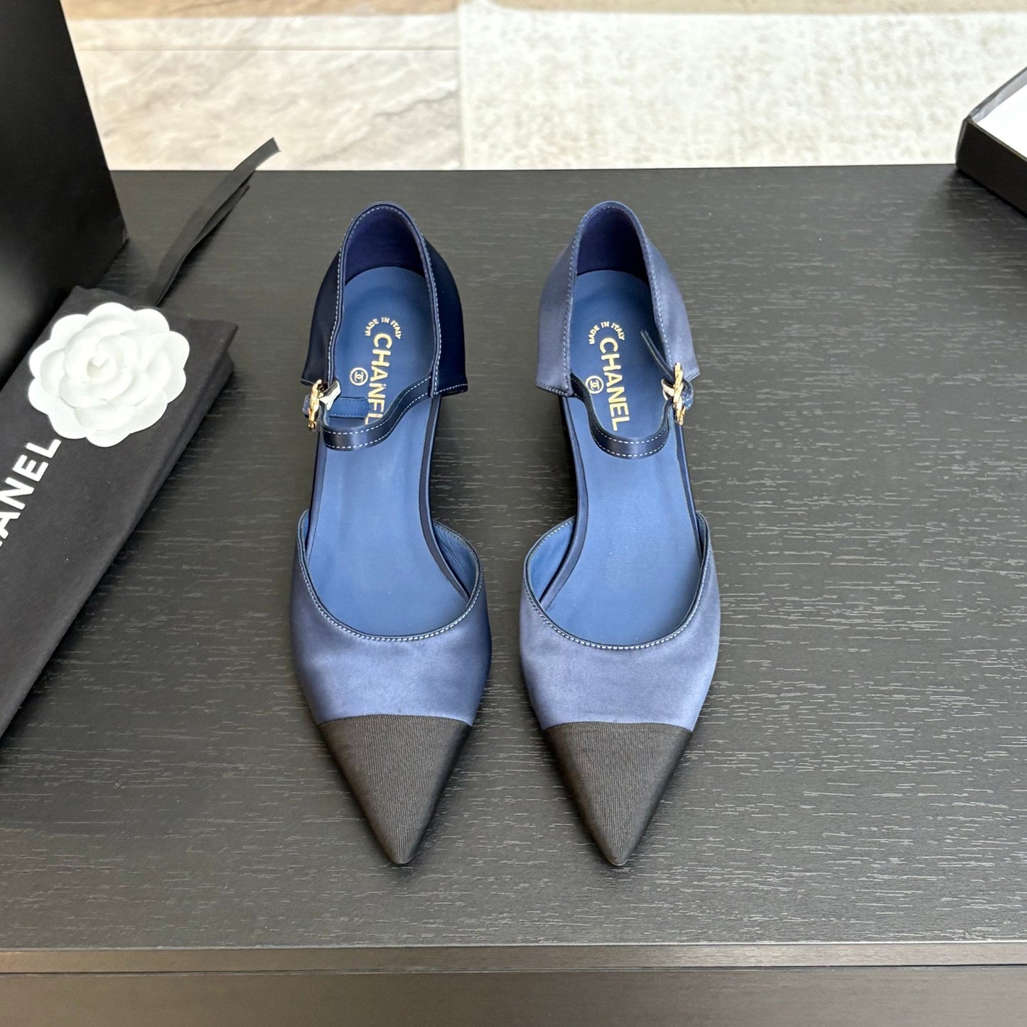 BLOCK HEEL SLINGBACKS IN NAVY BLUE MIX BLACK SILK FABRIC