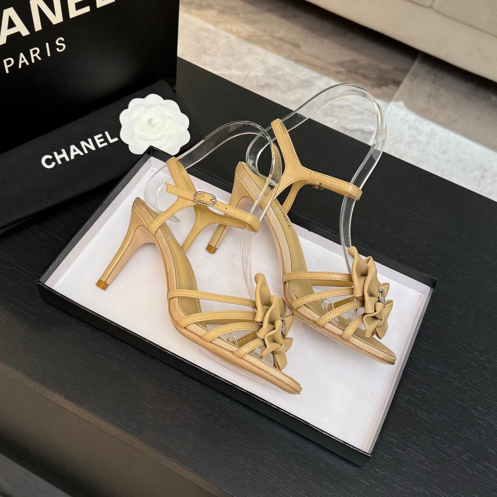 HIGH HEEL SANDAL WITH BOW IN BEIGE LAMBSKIN