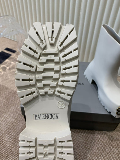WHITE SCULPTED RUBBER BOOTS WITH GOLD MONOGRAM
