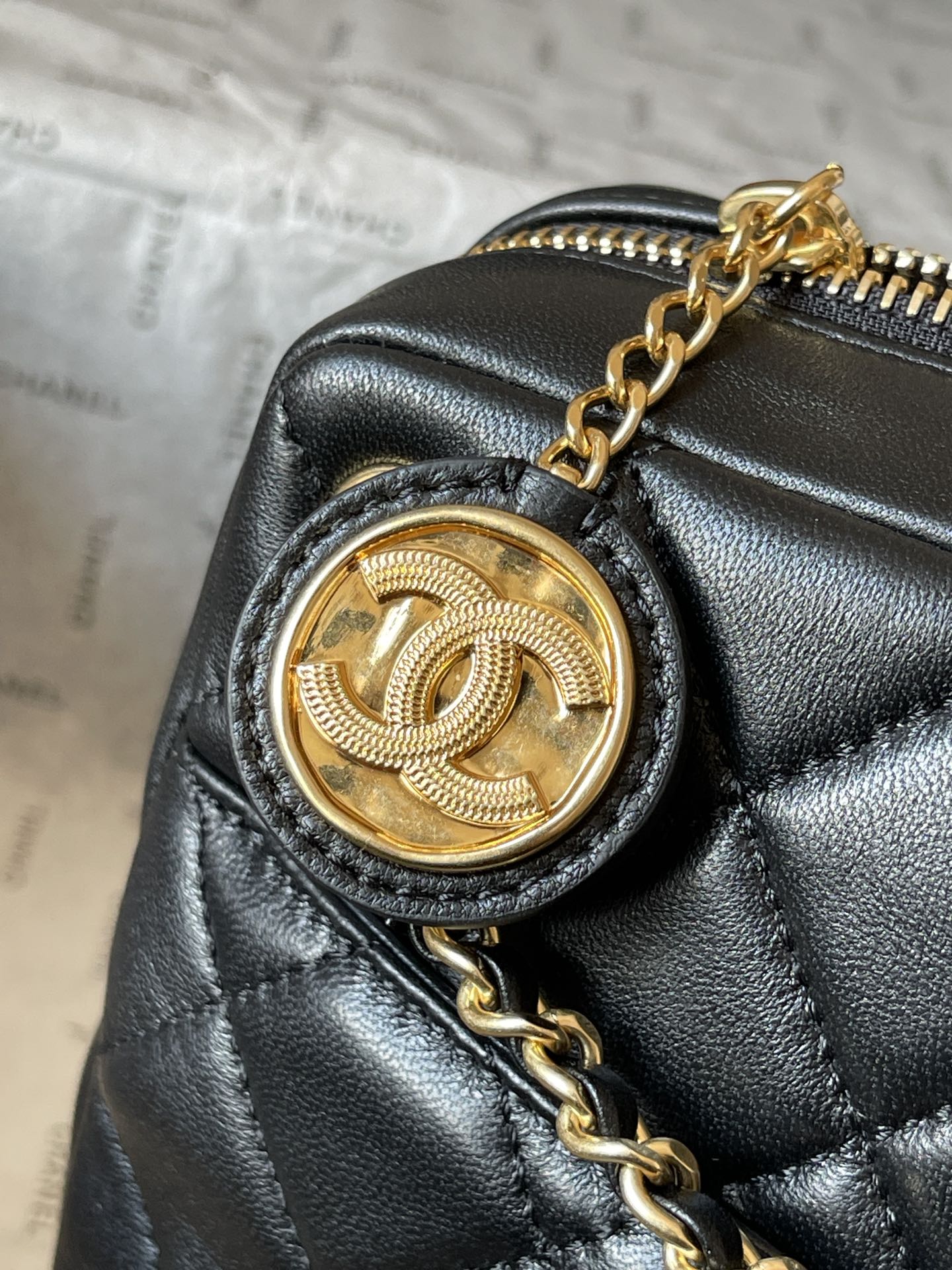 CAMERA BAG 24 IN BLACK QUILTED LAMBSKIN DOUBLE C GOLD COIN