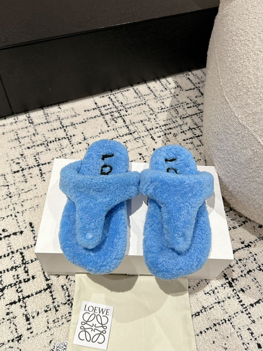 LW SHEARLING THONG SLIPPER IN LAPIS