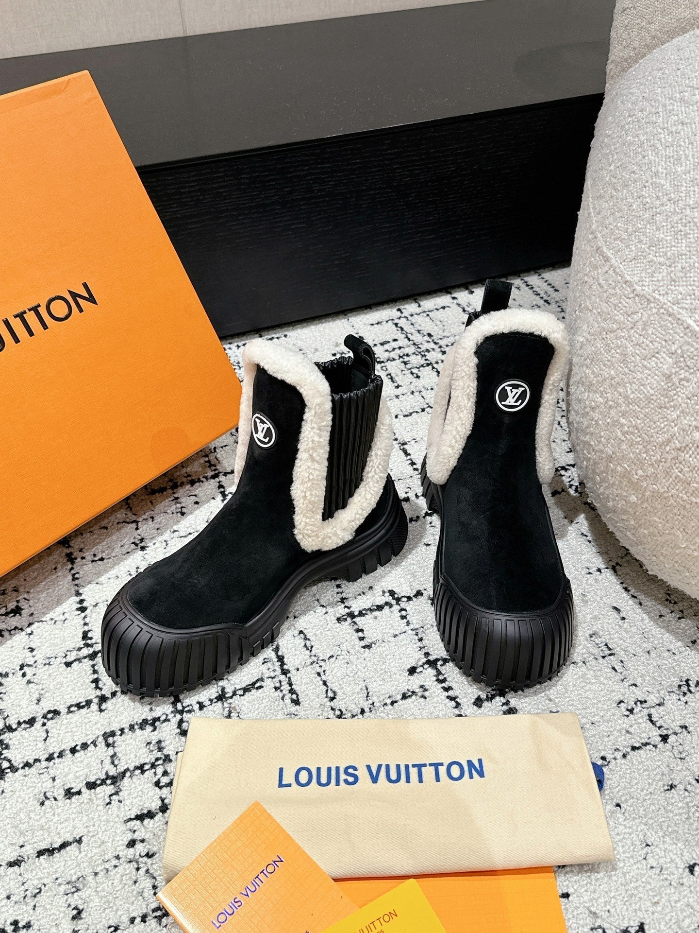 RUBY FLAT ANKLE BOOT IN BLACK SUEDE WITH WHITE SHEARLING