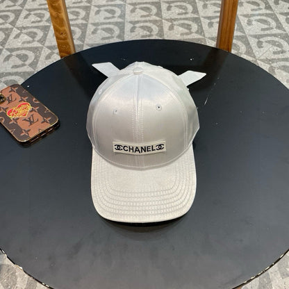 BASEBALL HAT IN PALE GRAY SILK SATIN 404863