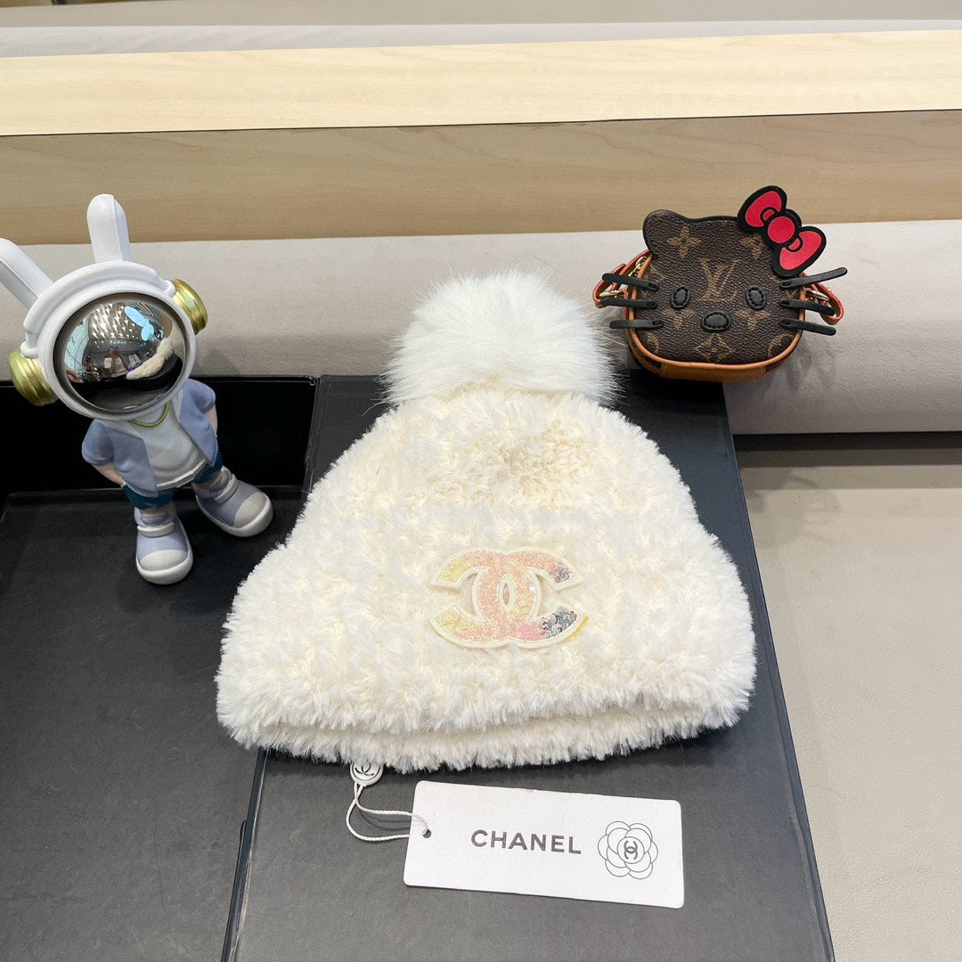 BEANIE HAT IN WHITE SOLF FLEECE 419714