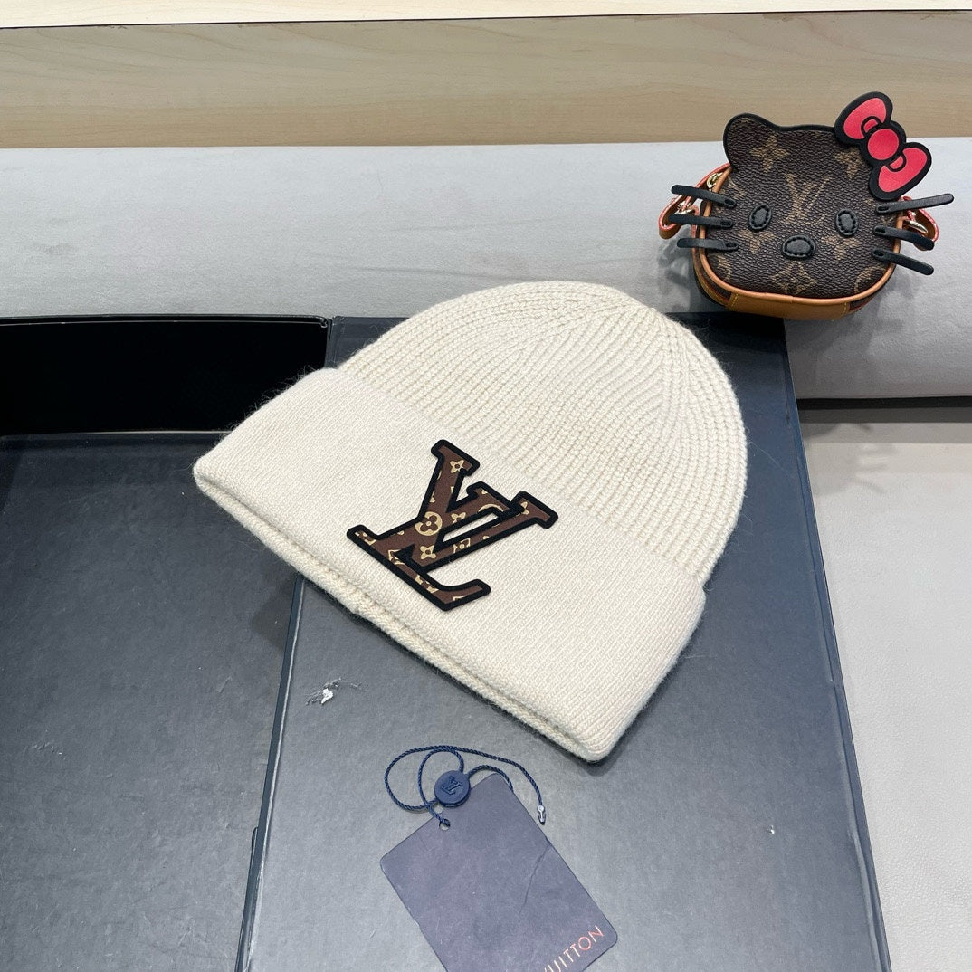 KNITTED BEANIE HAT IN BEIGE FLEECE AND WOOL 426207