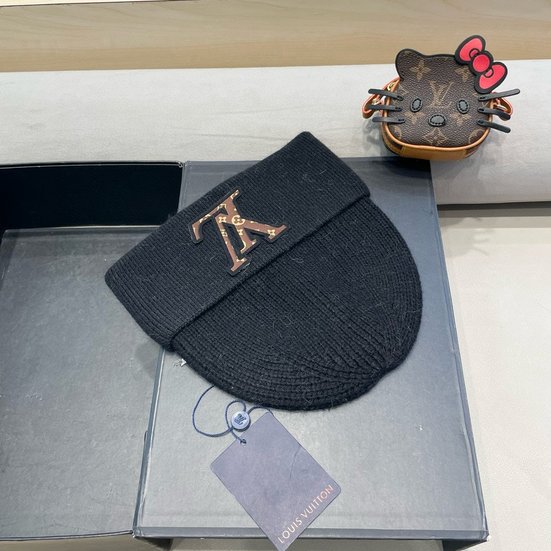 KNITTED BEANIE HAT IN BLACK FLEECE AND WOOL 426208