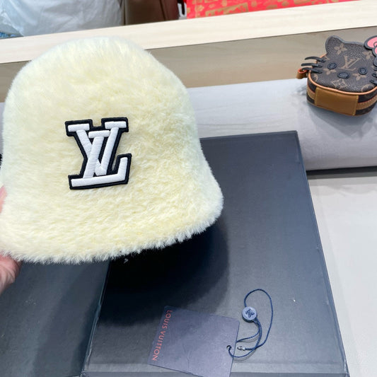 BUCKET HAT IN WHITE RABBIT FUR 426224