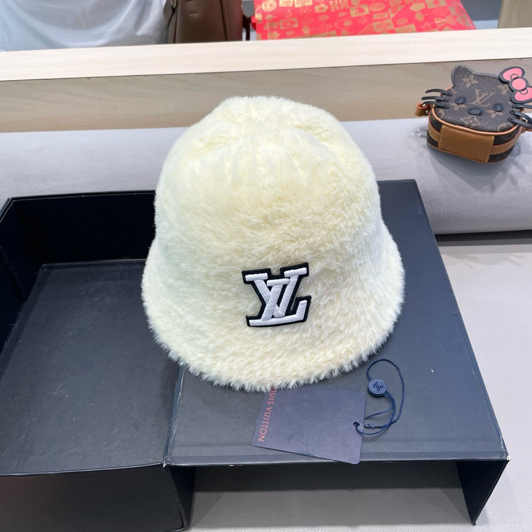 BUCKET HAT IN WHITE RABBIT FUR 426224
