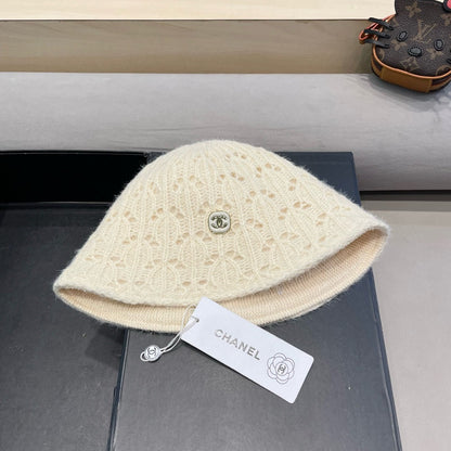 BUCKET HAT WHITE KNITTED FABRIC WITH RABBIT FUR 428092