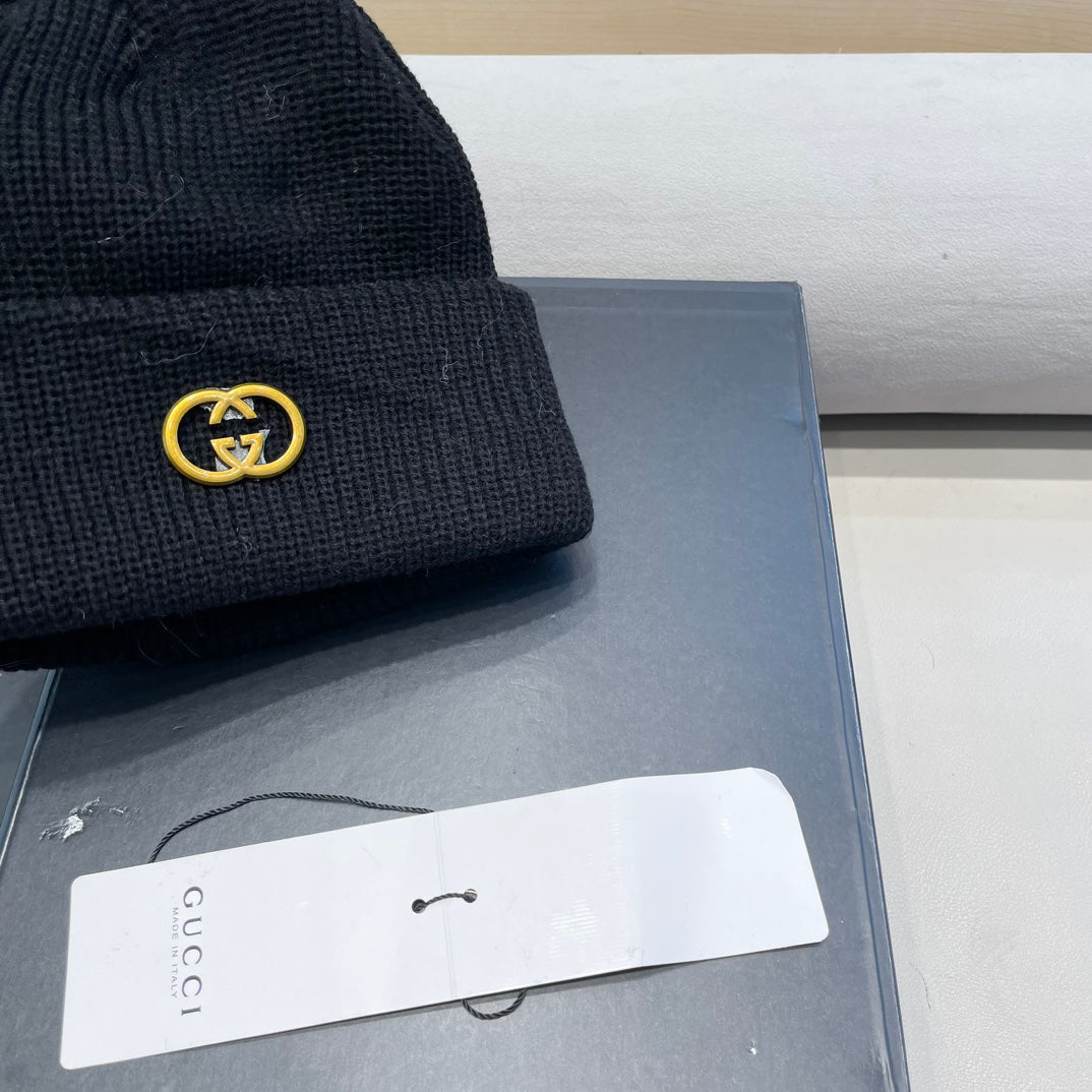 BEANIE HAT IN BLACK WOOL 433460