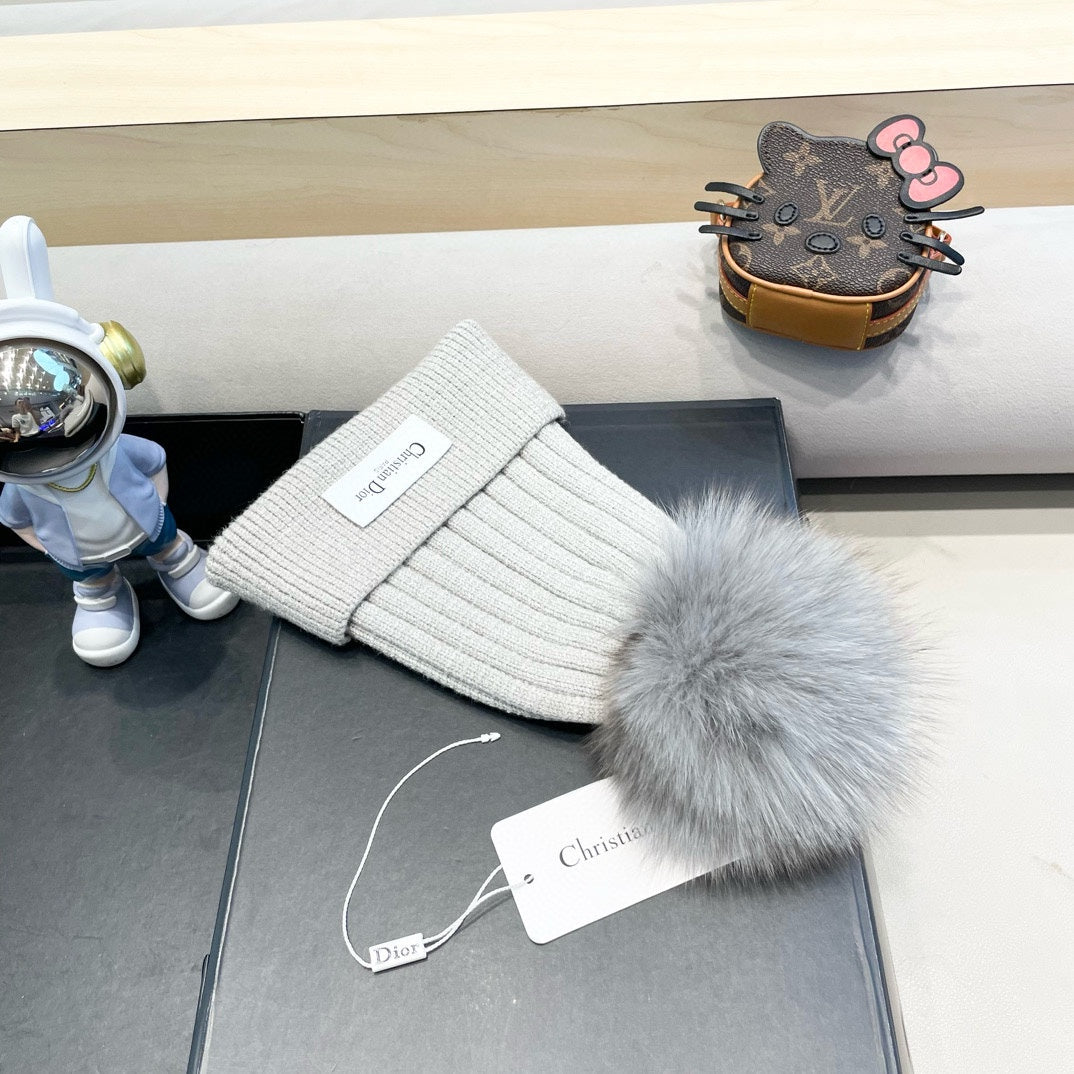 KNITTED BEANIE HAT IN RHINO GRAY WOOL AND FOX FUR 435033