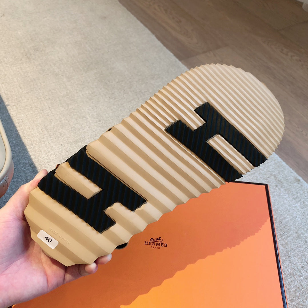DAD SANDALS IN TUSCAN BEIGE CALFSKIN AND RUBBER