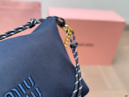 CHAIN SHOULDER BAG 18 IN BLACK FABRIC GOLD HARDWARE