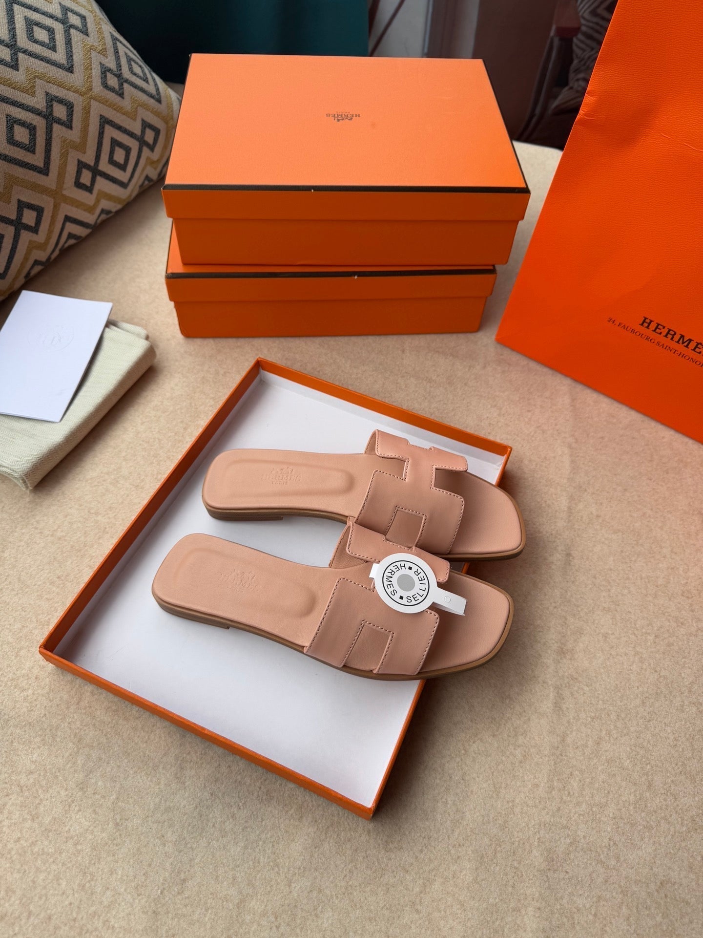 0RAN SANDALS IN PEACH PINK CALFSKIN