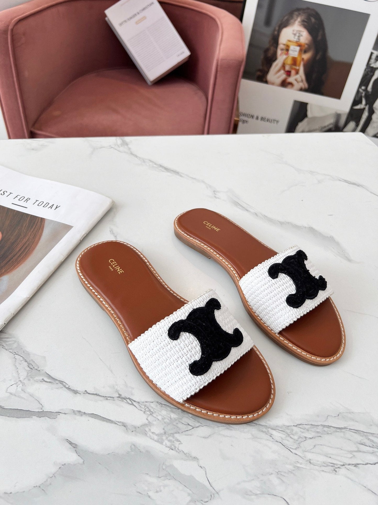 LYMPIA MULE WHITE RAFFIA AND BLACK WOOL LOGO