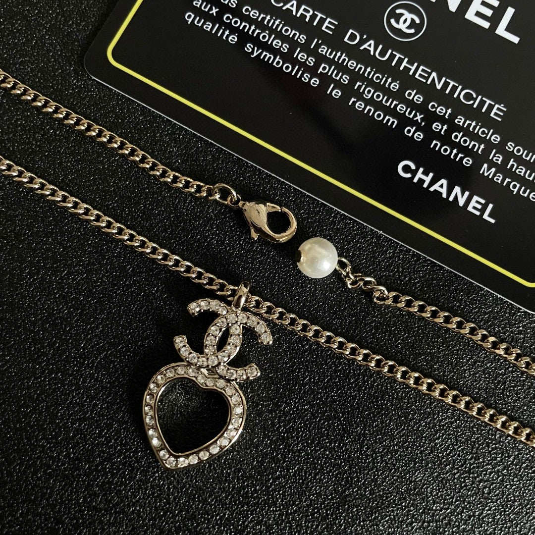 DOUBLE C HEART NECKLACE WITH CRYSTALS WHITE PEARLS AND SILVER METAL