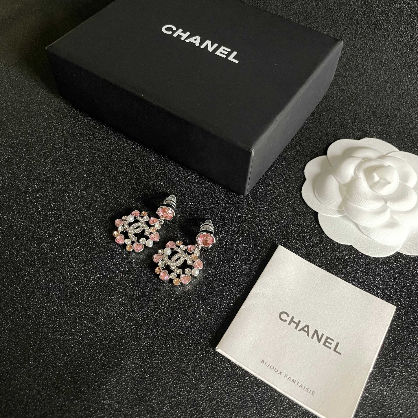 DOUBLE C STUD EARRINGS IN SILVER METAL WHITE & PINK STONES